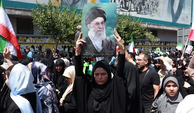 Iran Warns of Retaliation Against U.S. Military and Shipping if Attacked