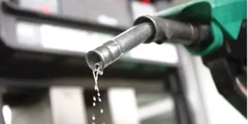 Price war: Retailers drop petrol price below Dangote’s N739/litre