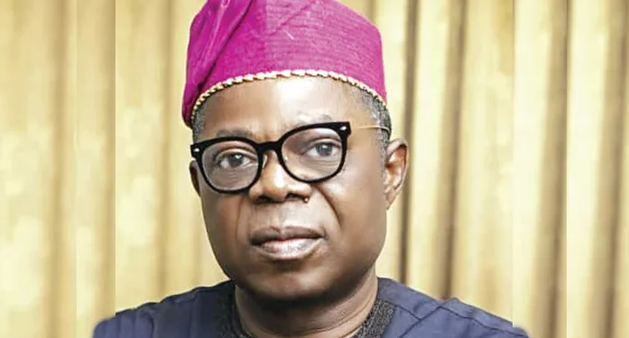 Ondo deputy gov awards scholarships to 100 students