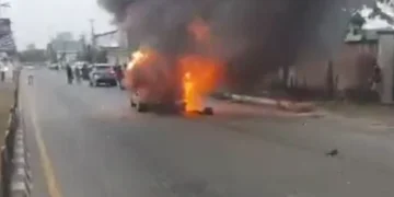Panic in Lekki: Car Goes Up in Flames After Multi-Vehicle Accident